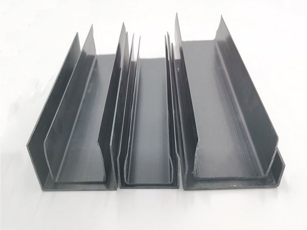 鋁合(he)金門窗防塵(chen)蓋生産