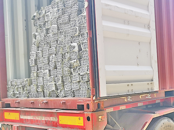 産品裝(zhuang)櫃